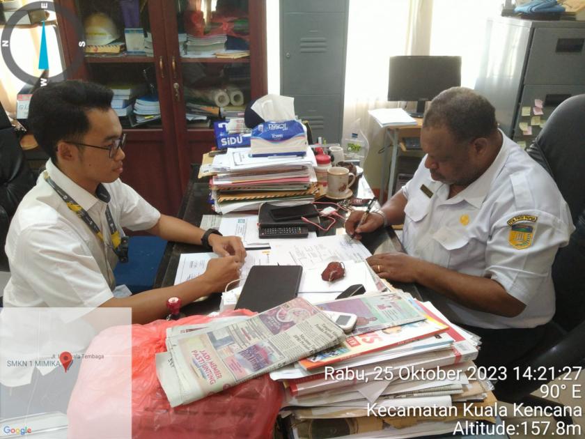 SMK Negeri 1 Teknologi dan Rekayasa Mimika Terima Bantuan dari PT. United Tractor